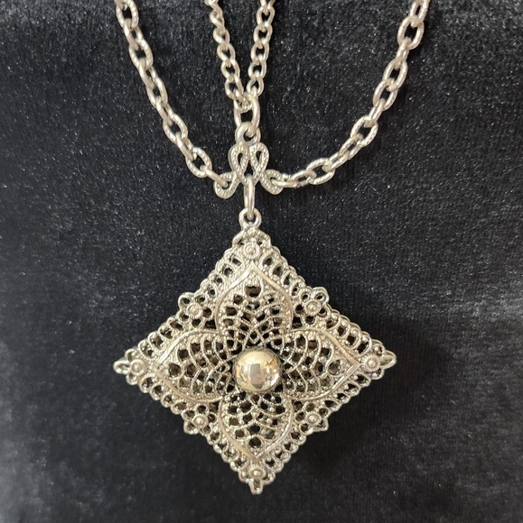 VINTAGE CELEBRITY Silver-Tone Filigree Double-Strand Pendant Necklace – Statemen - Picture 8 of 10